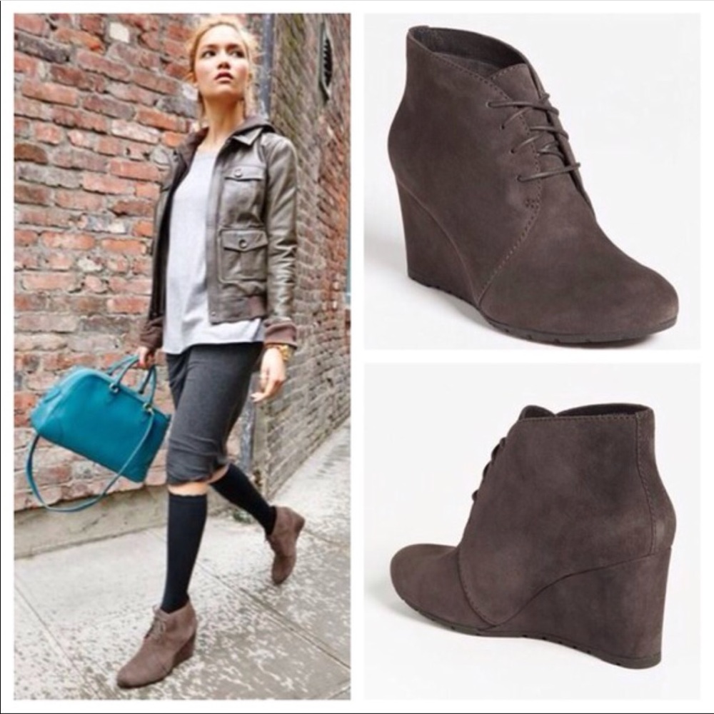 Clarks suede bootie